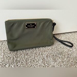 Kate Spade • Wristlet